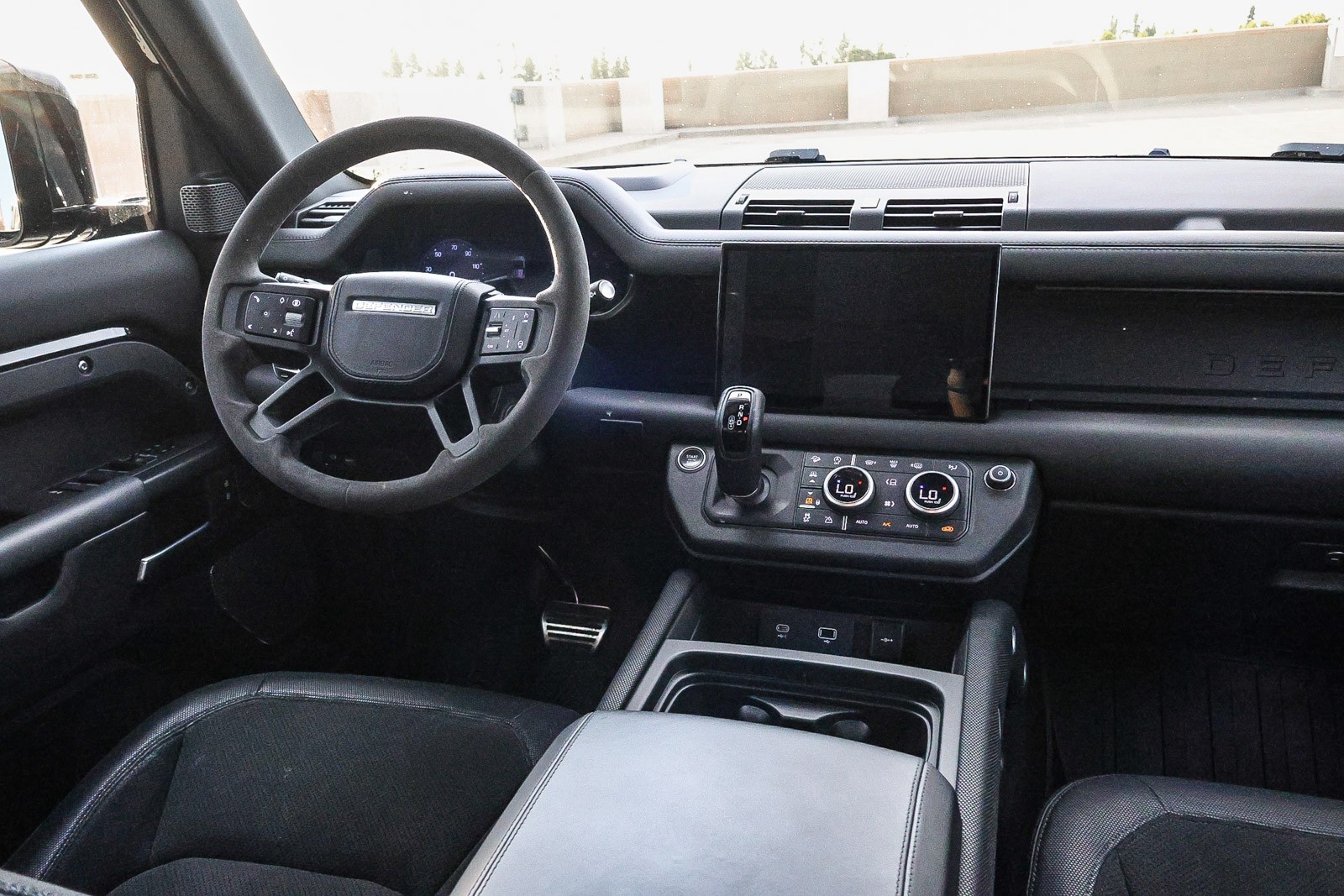 2024 Land Rover Defender 110 V8 photo 12