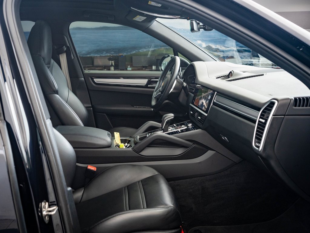 2023 Porsche Cayenne Platinum Edition photo 19