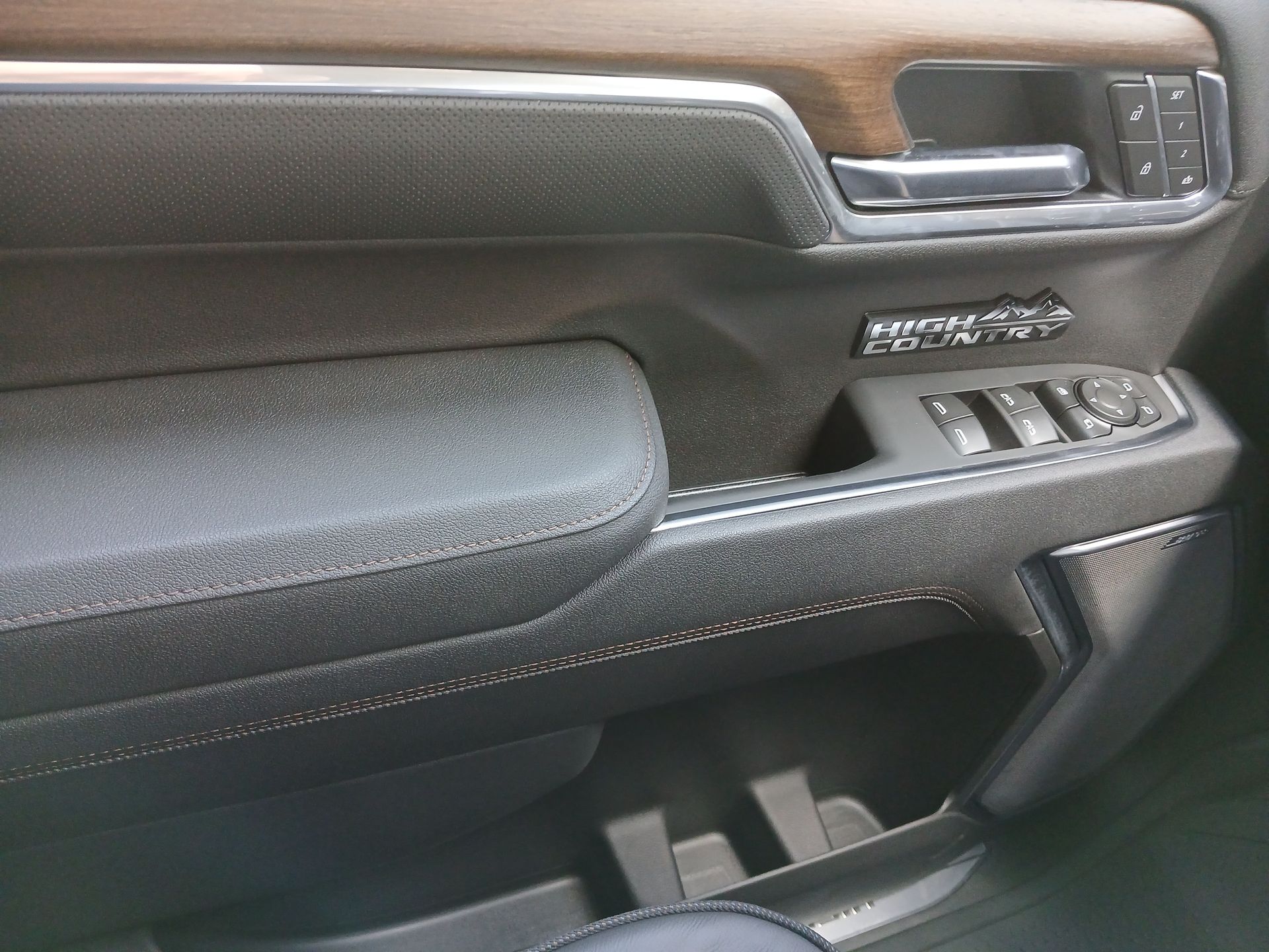 2025 Chevrolet Silverado High Country photo 22