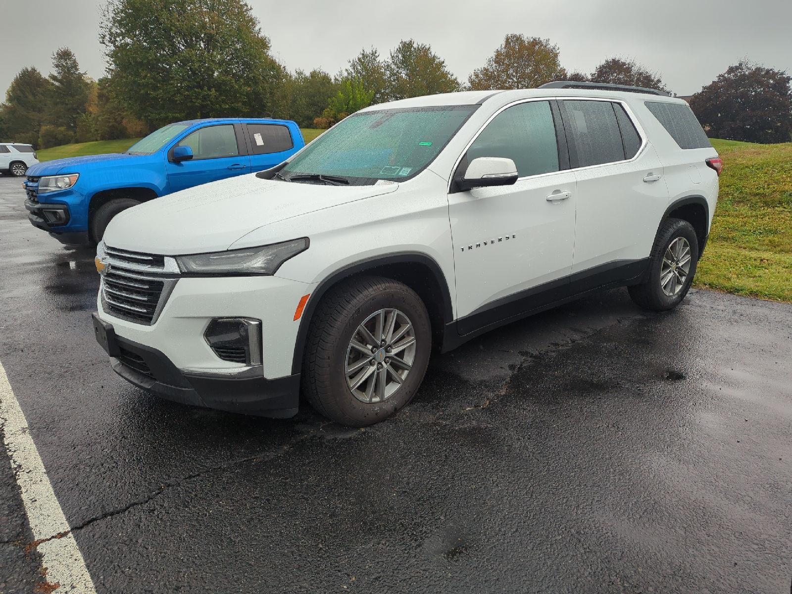 2023 Chevrolet Traverse Leather photo 2