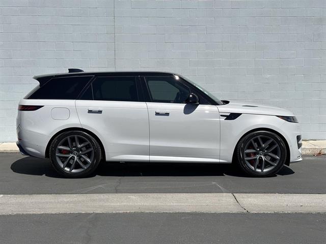 2025 Land Rover Range Rover Sport P460e Dynamic SE photo 3
