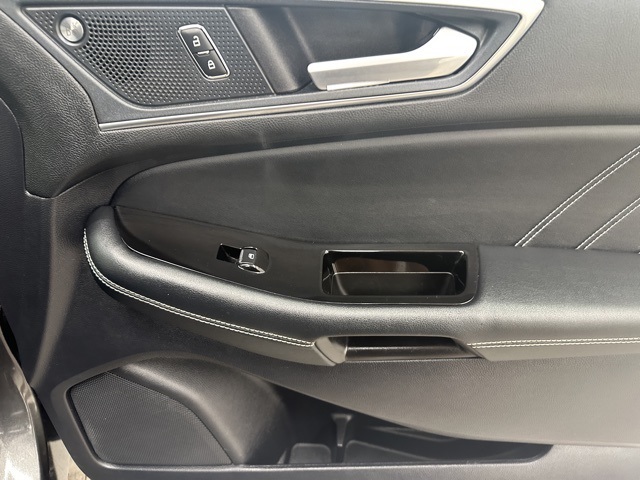 2020 Ford Edge ST photo 10