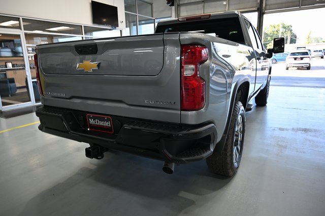 2026 Chevrolet Silverado 2500HD photo 2