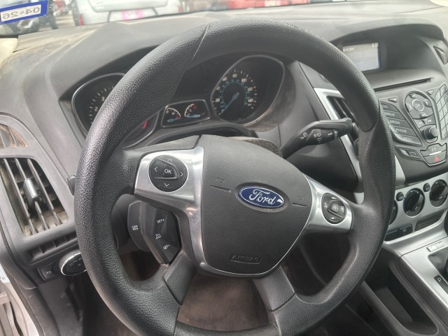 Used 2014 Ingot Silver Metallic Ford SE image 13