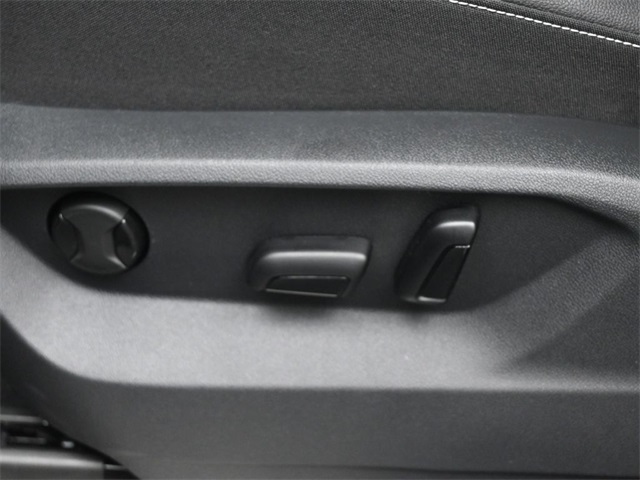2025 Volkswagen Atlas SE Technology photo 18