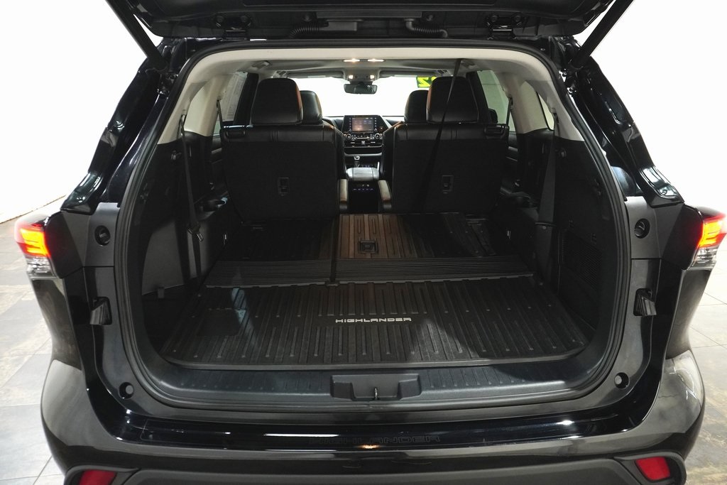 2022 Toyota Highlander XLE photo 4