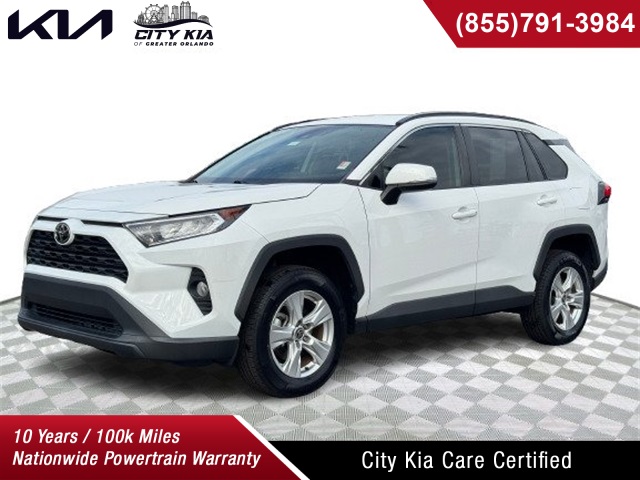 2021 Toyota RAV4 XLE's photo
