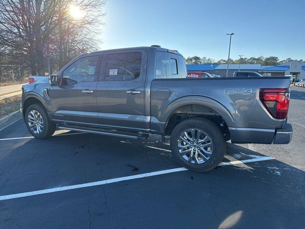 2025 Ford F-150 XLT photo 6