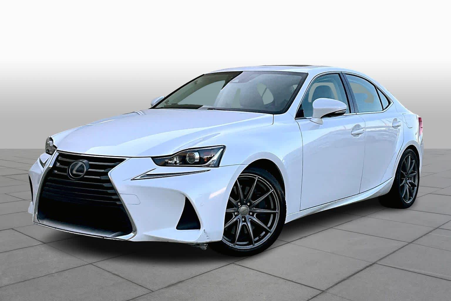 2017 Lexus IS 200t's photo