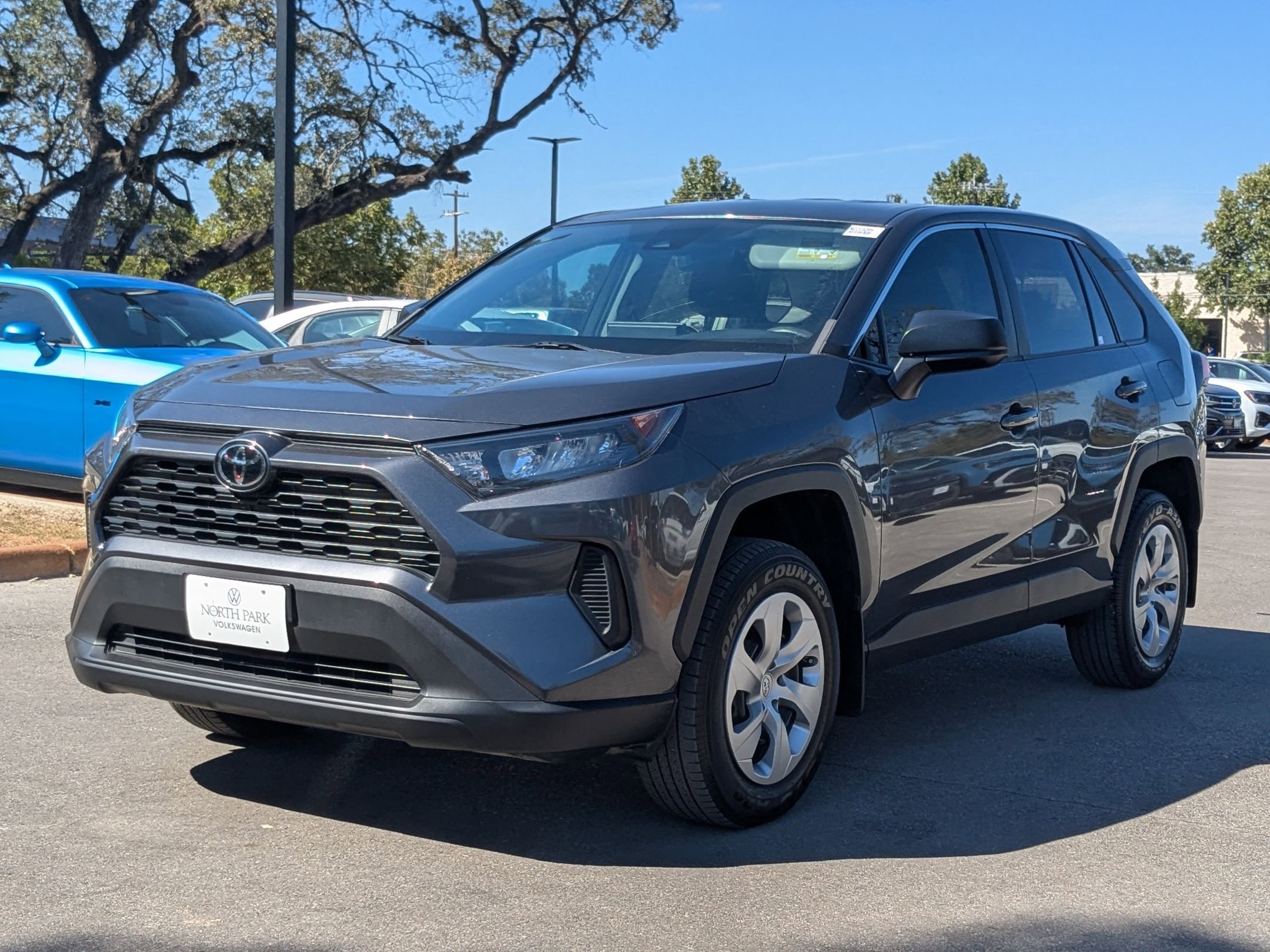 2022 Toyota RAV4 LE photo 2