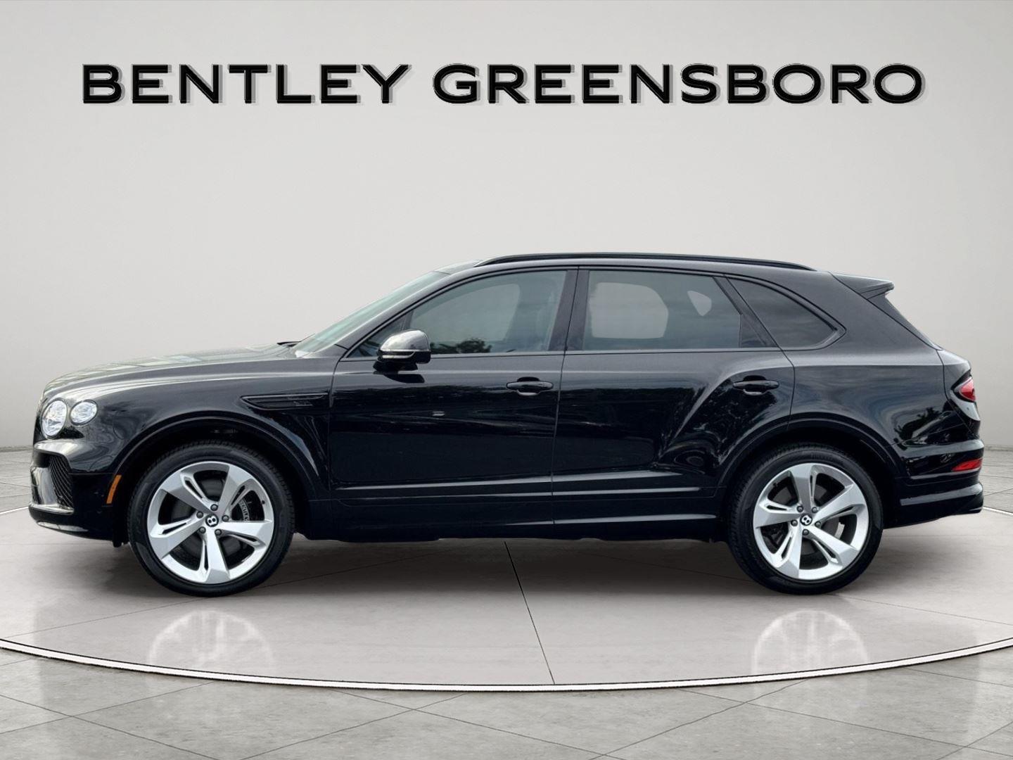 2024 Bentley Bentayga V8 photo 2