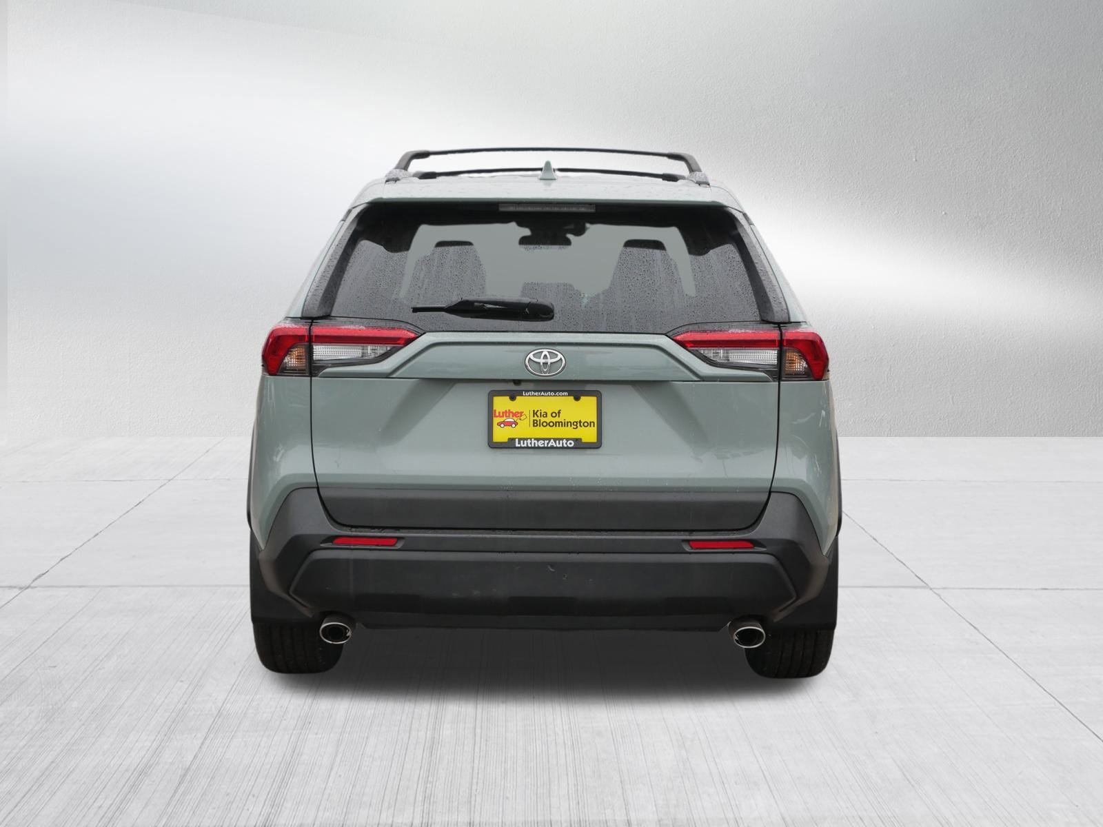 2022 Toyota RAV4 XLE Premium photo 3