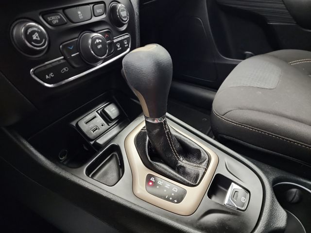 2016 Jeep Cherokee Latitude photo 27