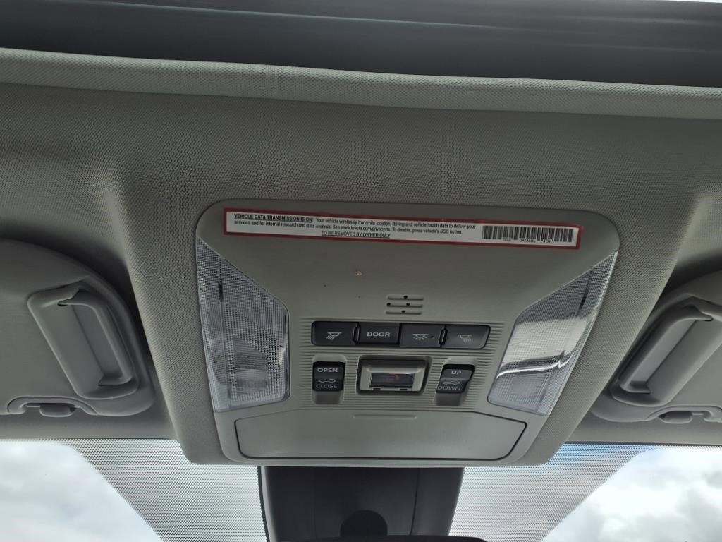 2020 Toyota RAV4 XLE photo 21