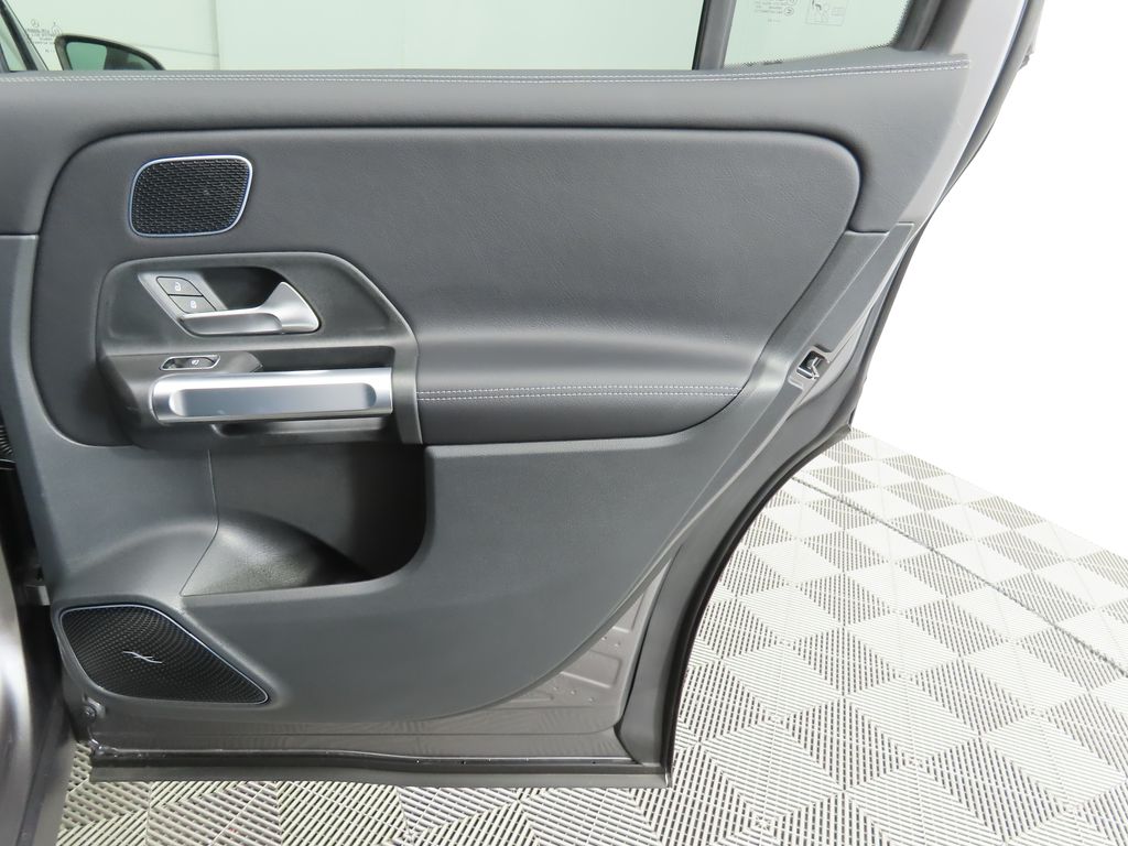2026 Mercedes Benz GLB 250 photo 24