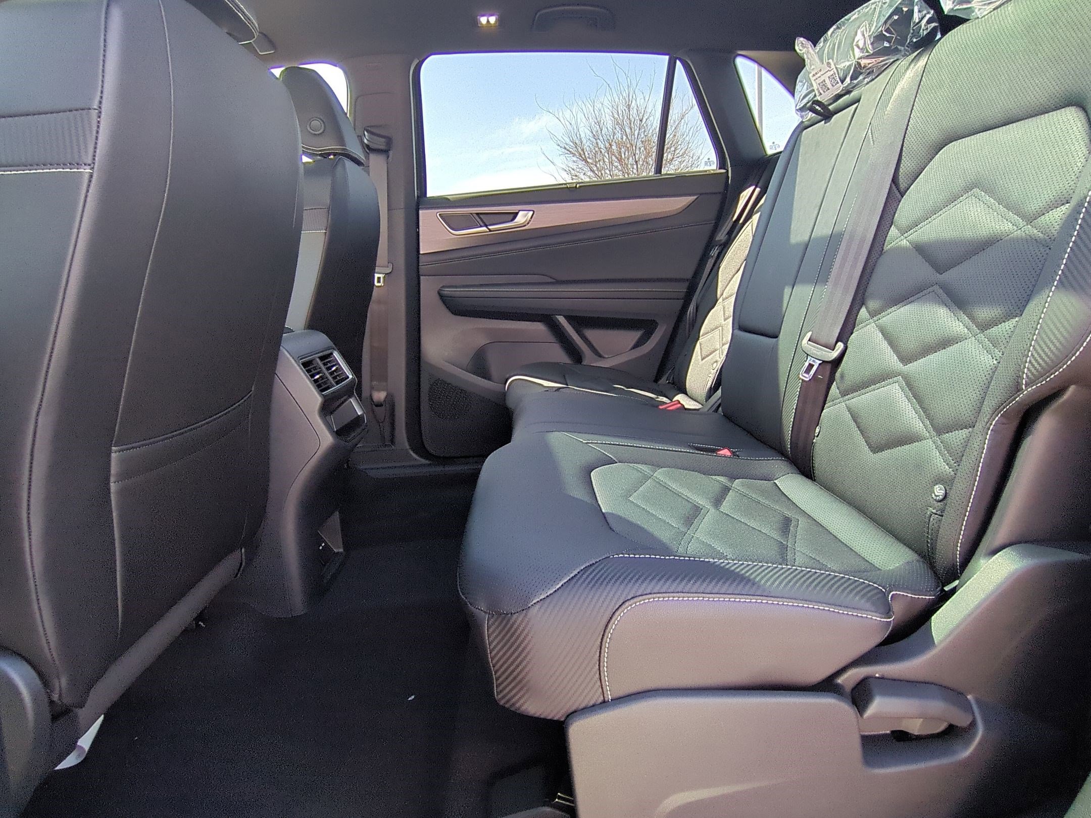 2025 Volkswagen Atlas Cross Sport SE Technology photo 14