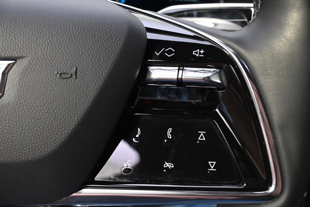 2025 Cadillac Lyriq Luxury photo 30