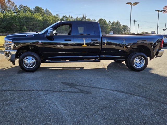 2026 Ram 3500 Tradesman photo 4
