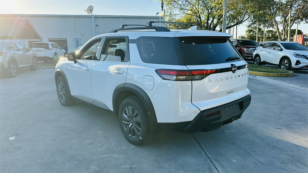 2025 Nissan Pathfinder SV photo 4