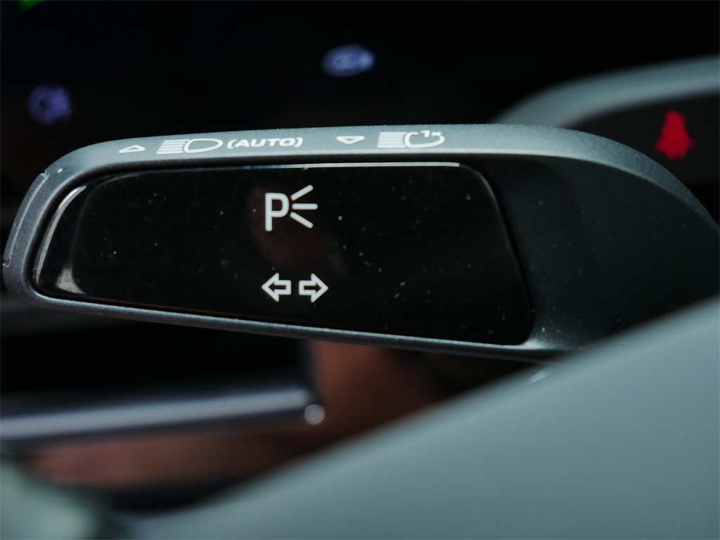 2021 Porsche Taycan Base photo 19