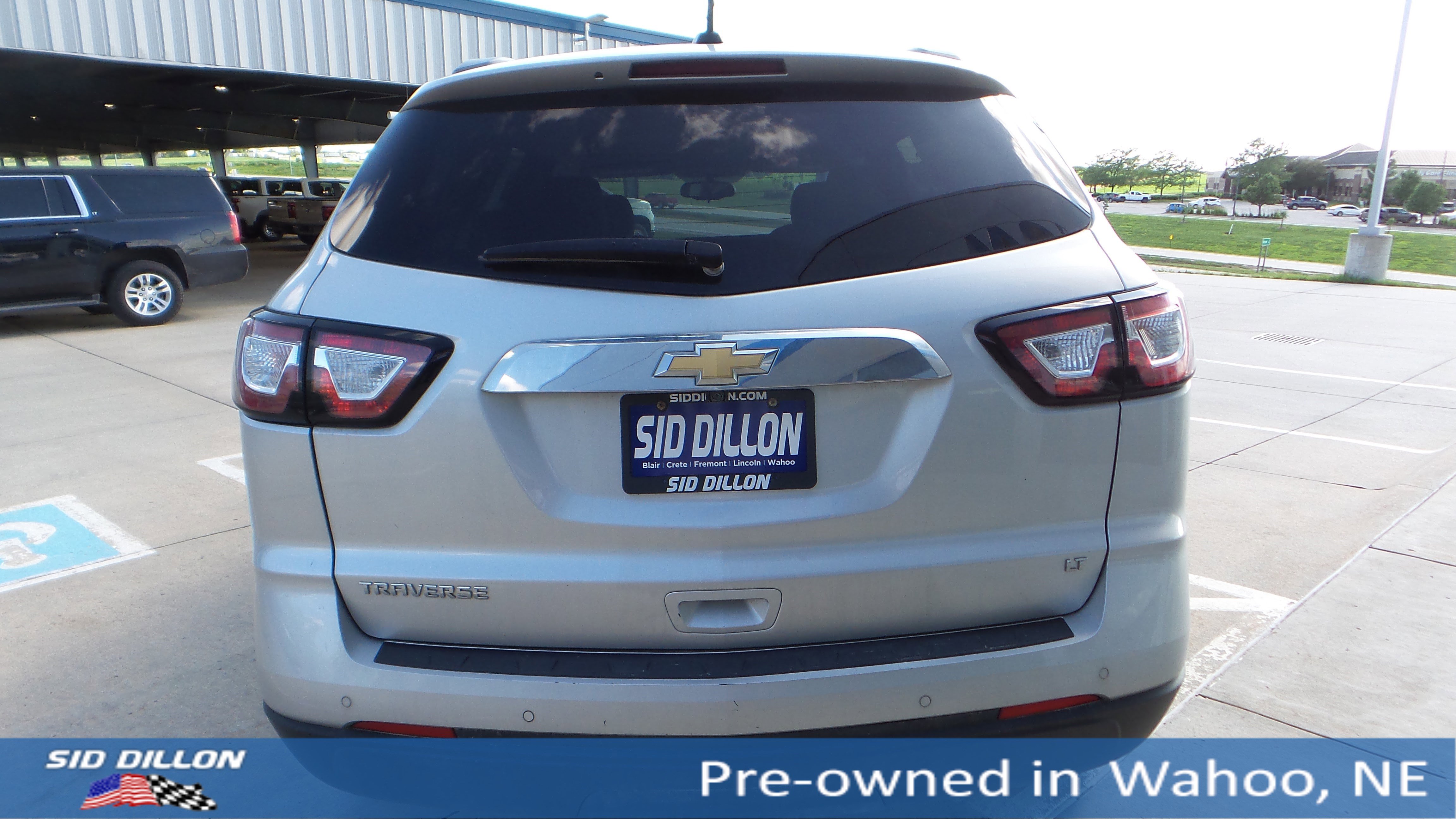 2017 Chevrolet Traverse 1LT photo 4