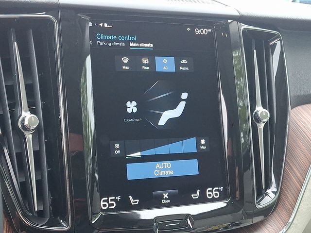 2021 Volvo XC60 T5 Momentum photo 16