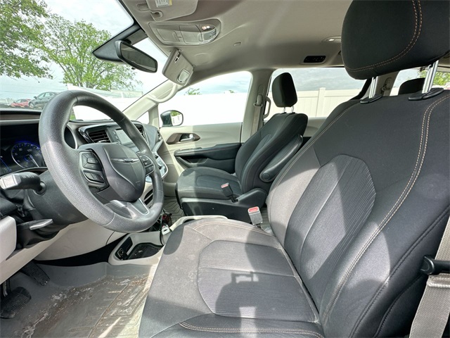 2017 Chrysler Pacifica LX photo 31