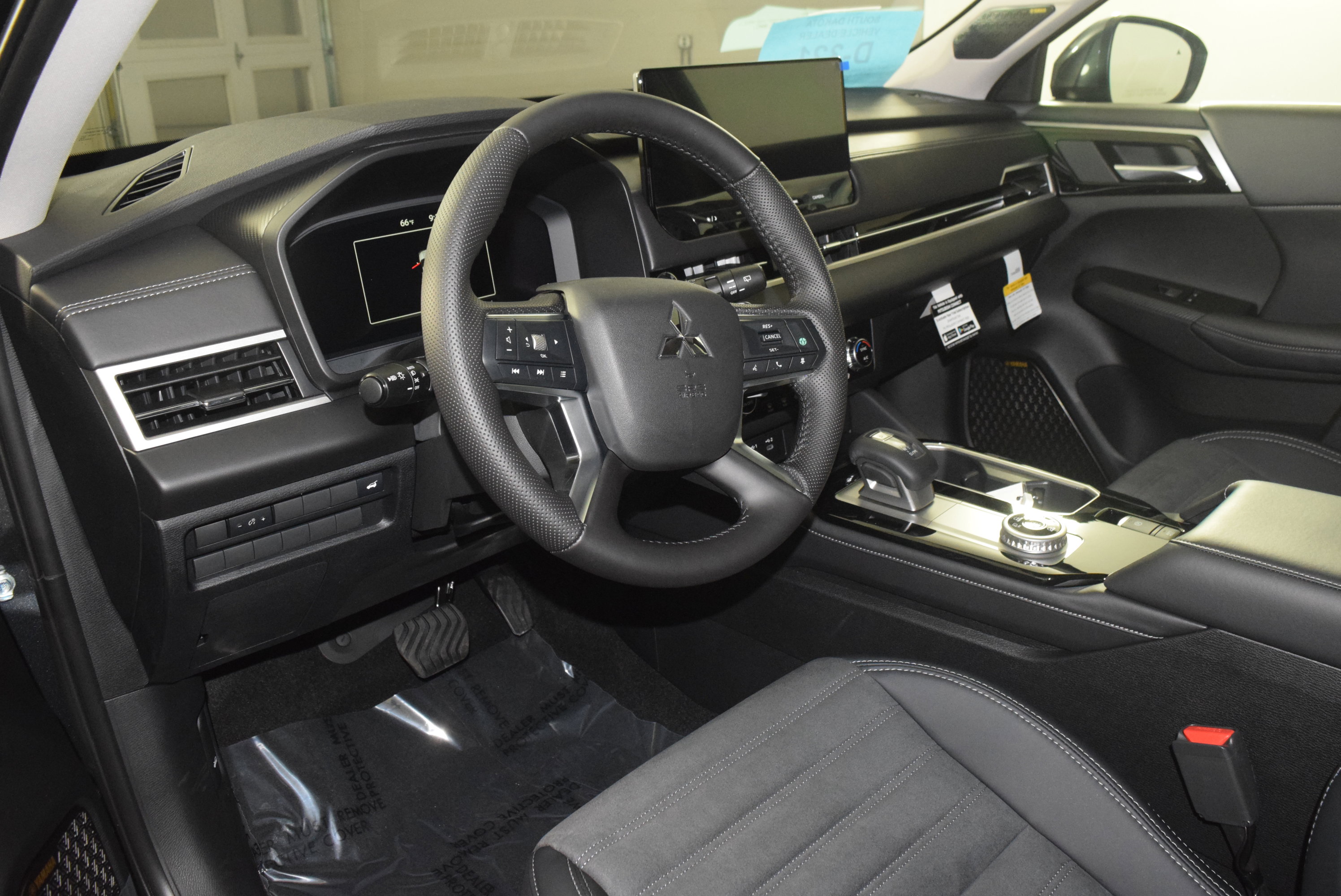 2025 Mitsubishi Outlander SE photo 2