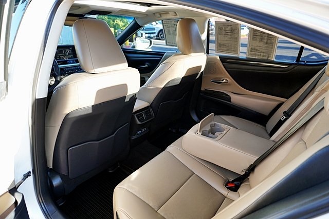 2019 Lexus ES 350 photo 16
