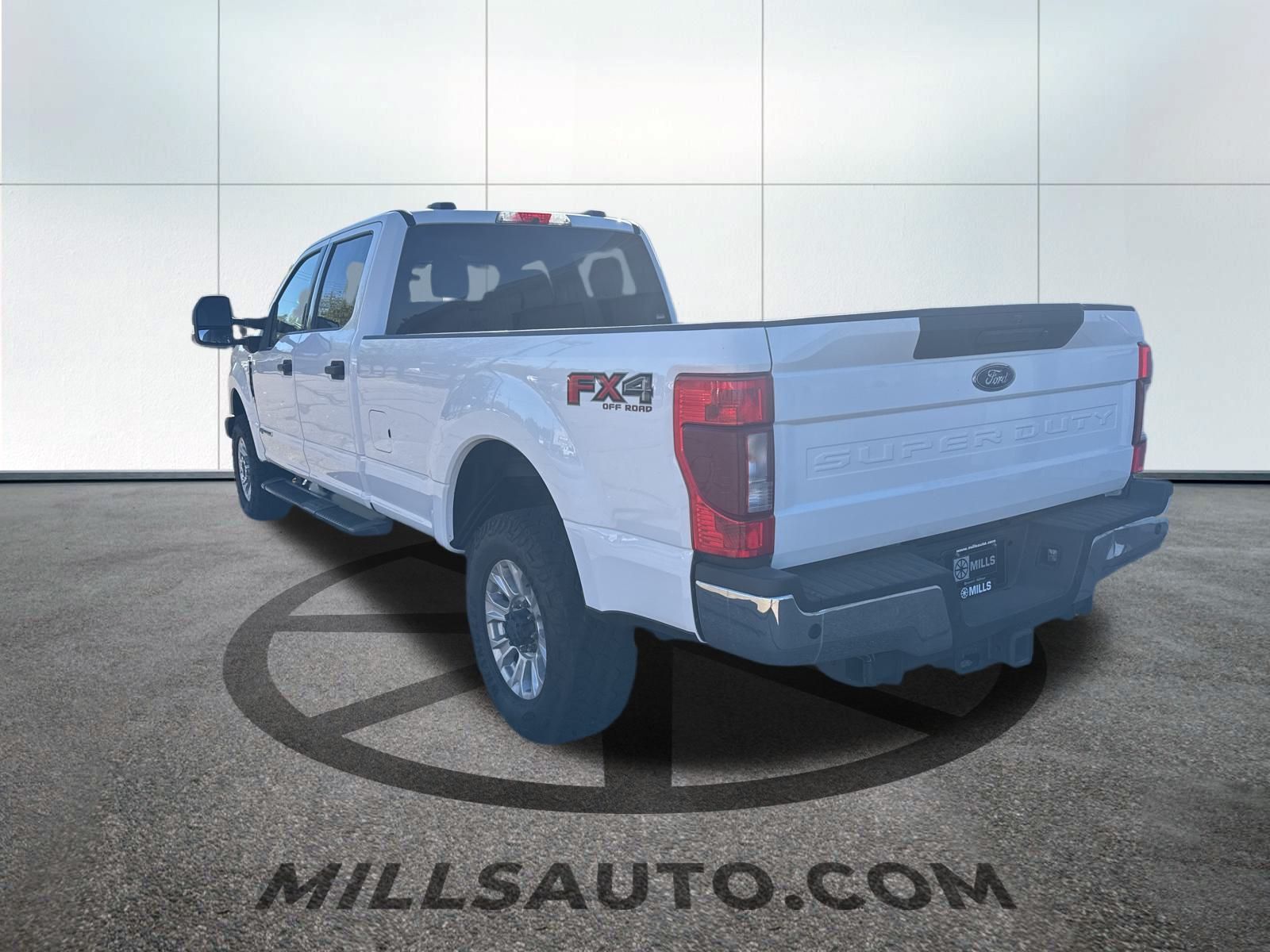 2022 Ford F-350 XLT photo 3