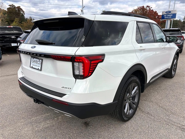 2025 Ford Explorer photo 3