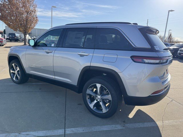 2025 Jeep Grand Cherokee Limited photo 4