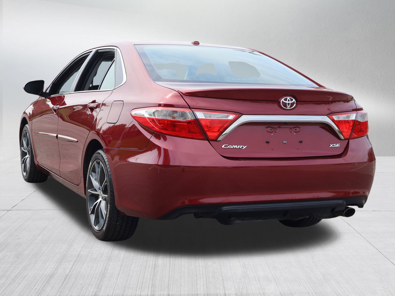 2017 Toyota Camry SE photo 4