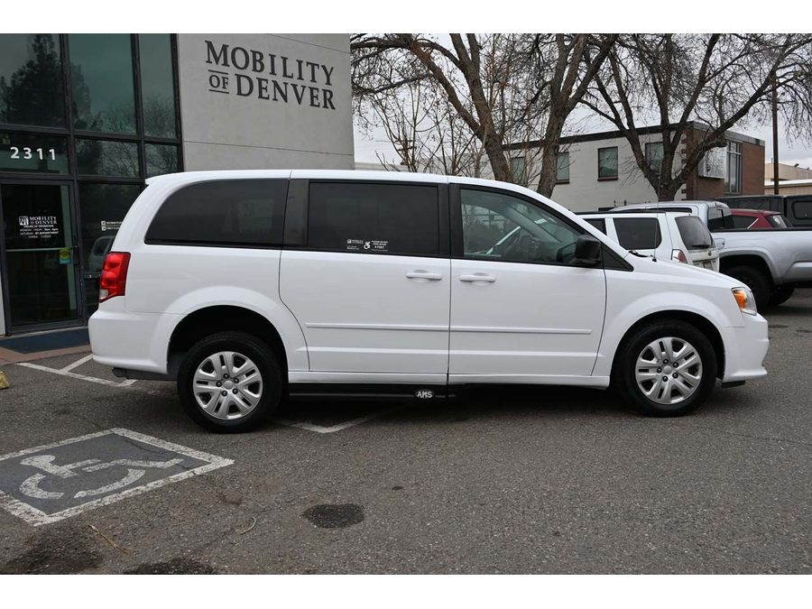 2016 Dodge Grand Caravan SE photo 5