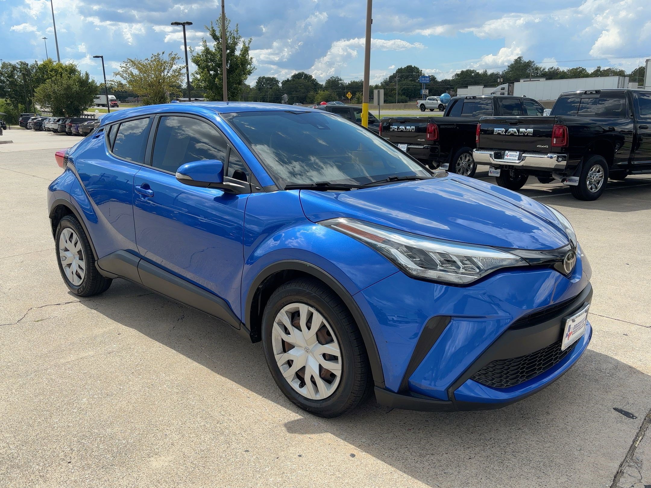 2020 Toyota C-HR LE photo 6