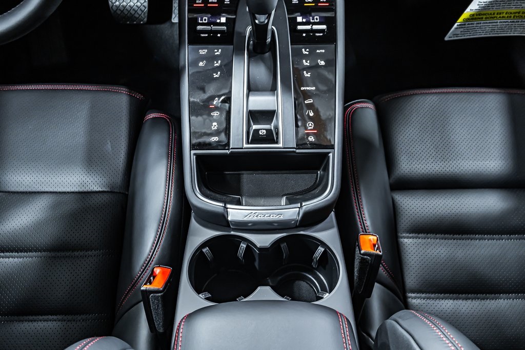 2025 Porsche Macan GTS photo 16