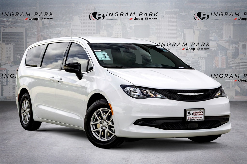 2026 Chrysler Voyager LX's photo