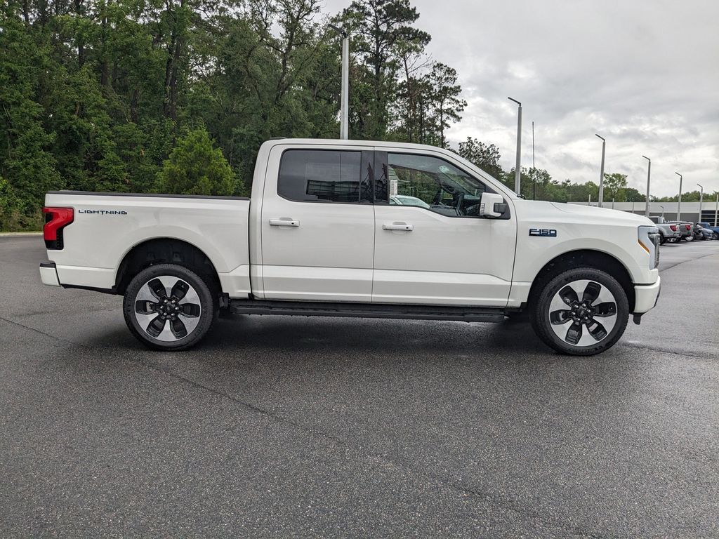 2025 Ford F-150 Lightning Platinum photo 3