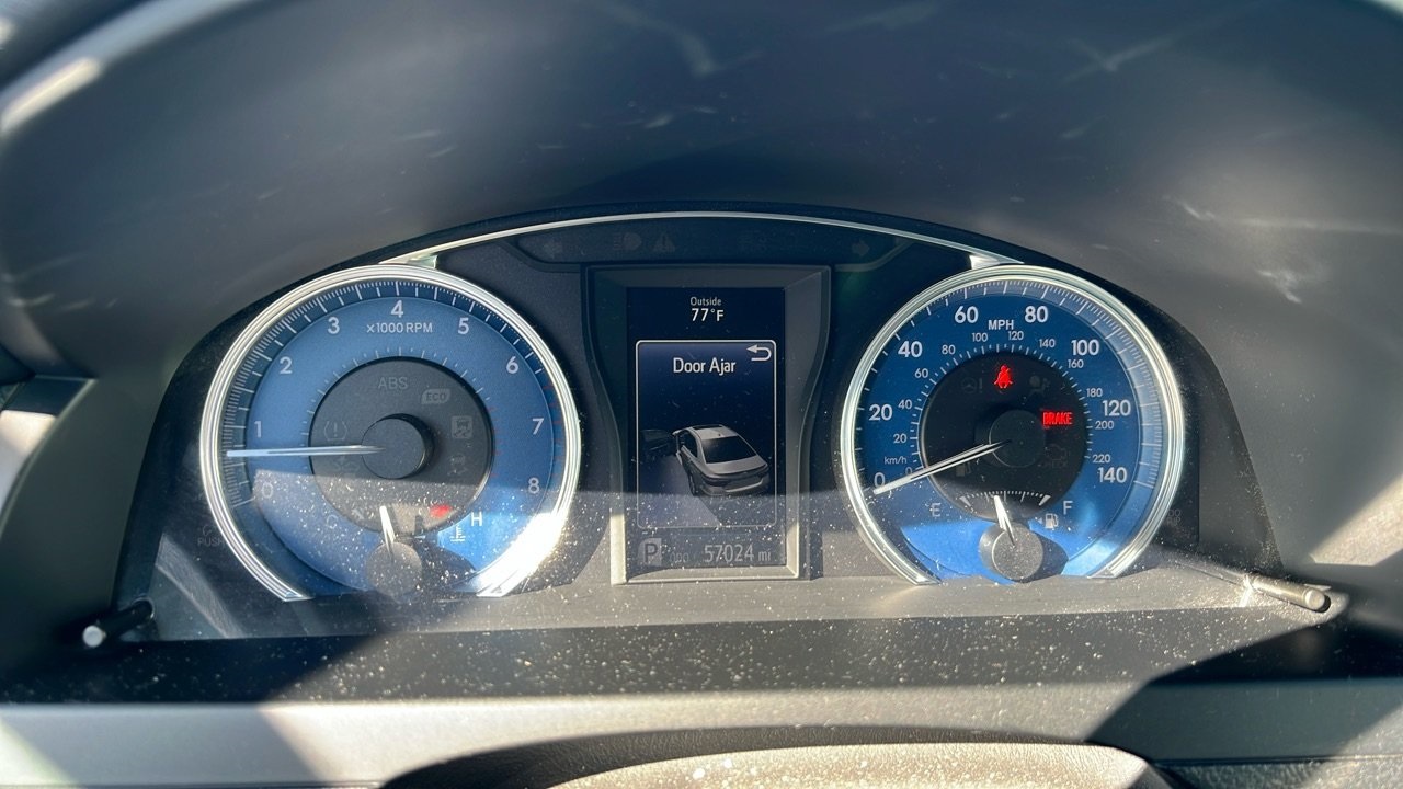 2016 Toyota Camry LE photo 3