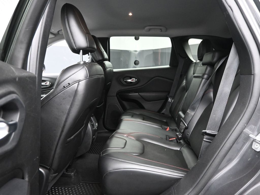 2019 Jeep Cherokee Trailhawk photo 8