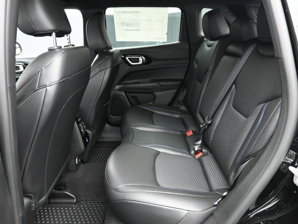 2026 Jeep Compass Latitude photo 8