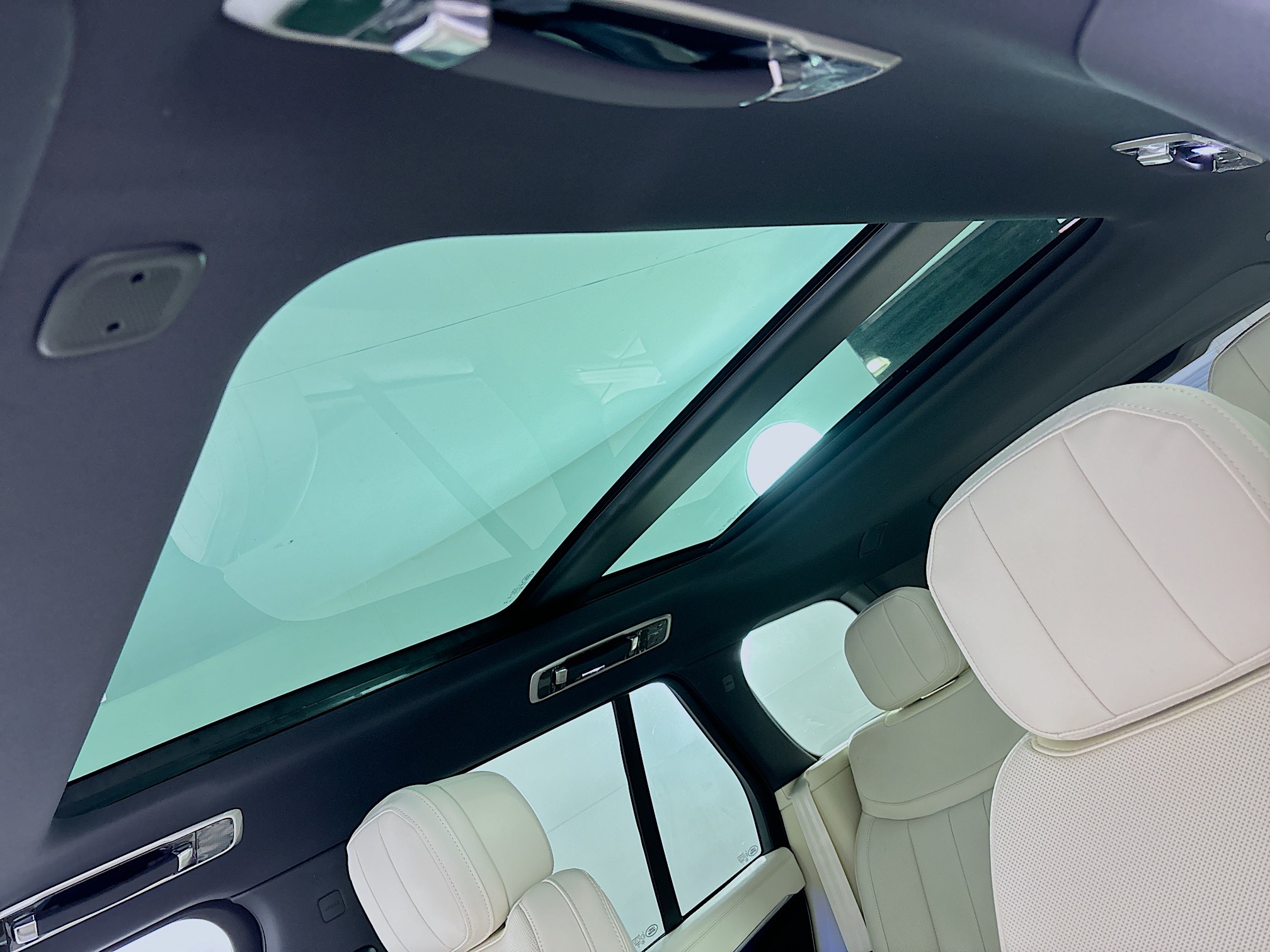 2025 Land Rover Range Rover SE photo 14