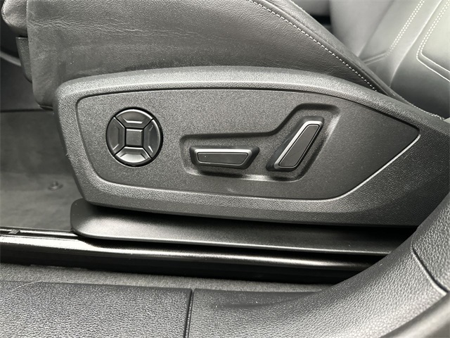 2025 Audi Q3 S line Premium photo 4