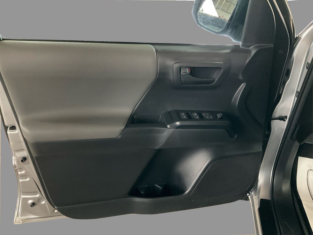 2022 Toyota Tacoma SR photo 16