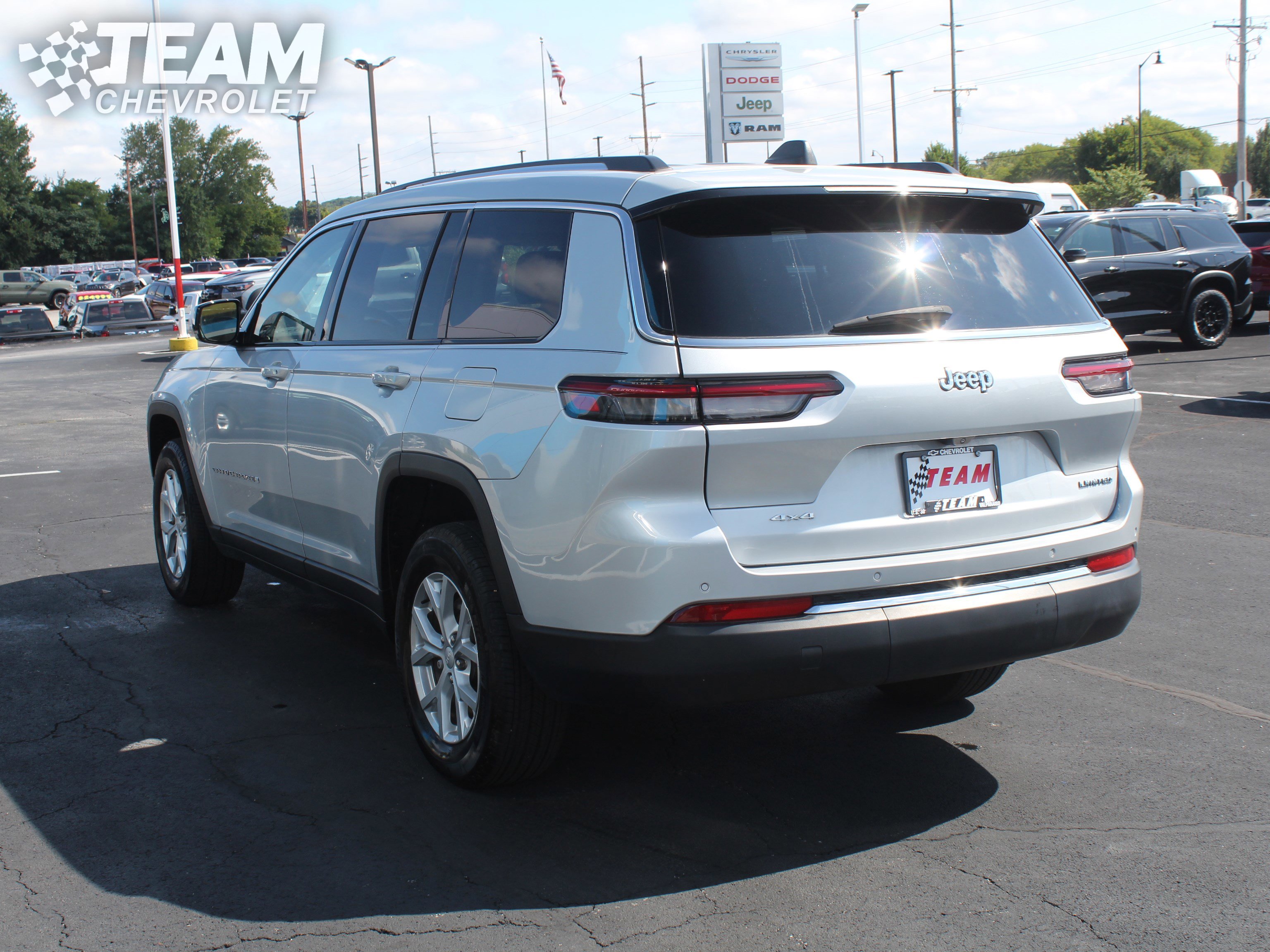 2023 Jeep Grand Cherokee Limited photo 2