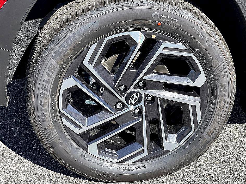 2026 Hyundai Tucson Hybrid Limited photo 4