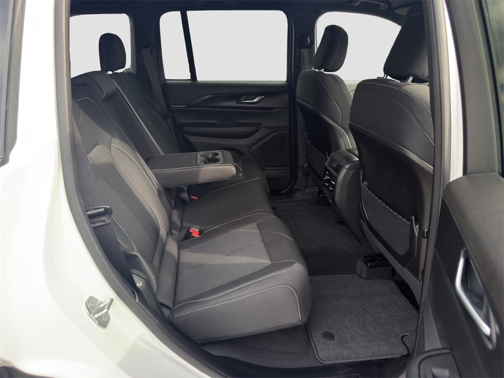 2025 Jeep Grand Cherokee Laredo photo 17