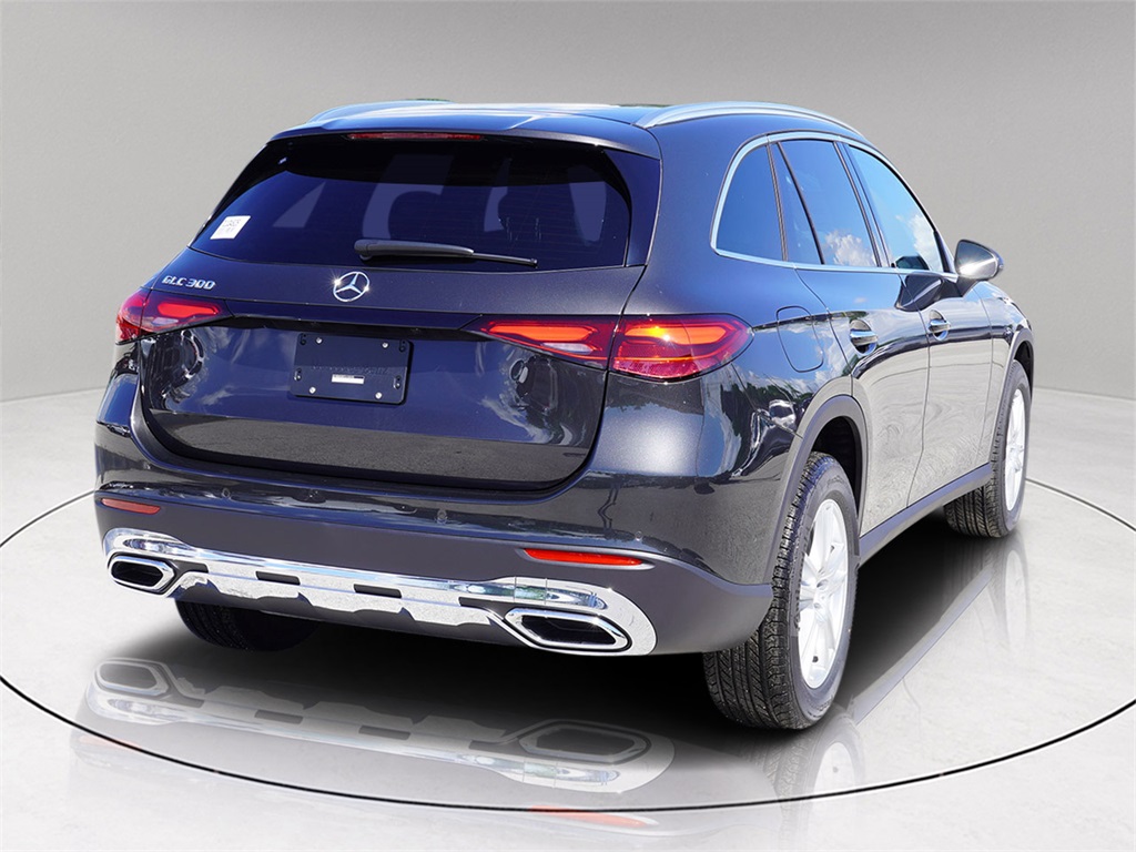 2026 Mercedes Benz GLC 300 photo 4