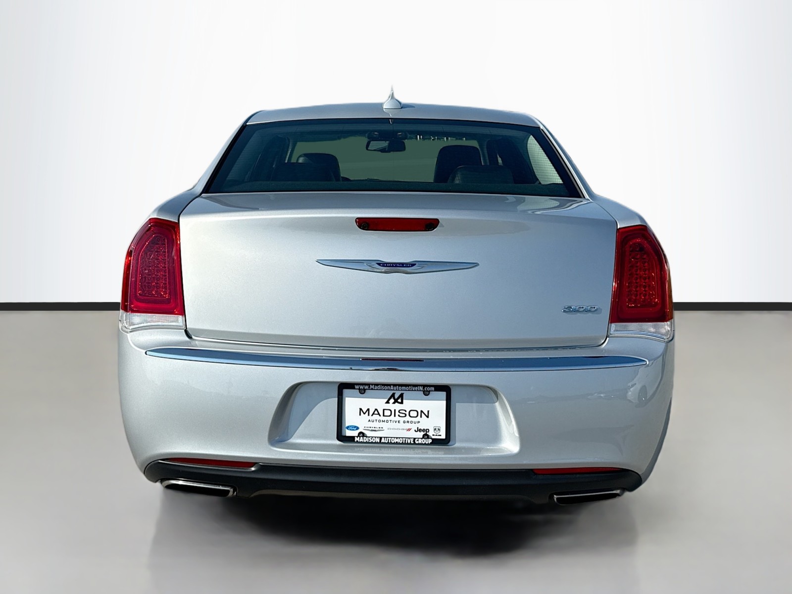 2019 Chrysler 300 Touring photo 6