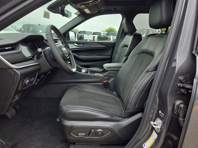 2025 Jeep Grand Cherokee Altitude X photo 3